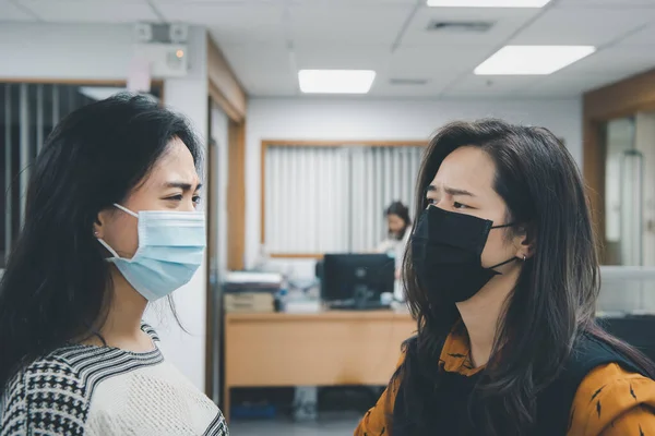 Asiatiske Vakre Kvinner Med Maske Maske Åndedrettsvern Mot Epidemisk Influensa – stockfoto