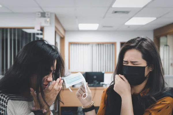 Femeile Drăguțe Asiatice Care Poartă Mască Protecție Respiratorie Împotriva Gripei — Fotografie, imagine de stoc