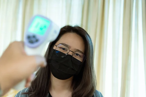 Femme Asiatique Portant Masque Masque Protection Respiratoire Contre Grippe Épidémique19 — Photo