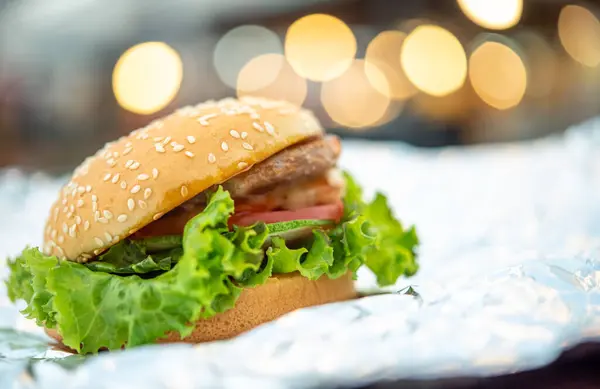 Hamburger Jest Fast Food Zrobić Bułki Mięso Ser Warzywa Restauracji — Zdjęcie stockowe