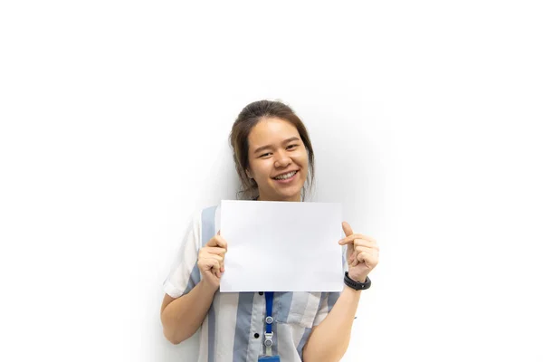 아시아인아름다운 복제품 메시지를 백지를 있습니다 행복하게 웃으면서 비즈니스 광고에서 웃음을 — 스톡 사진