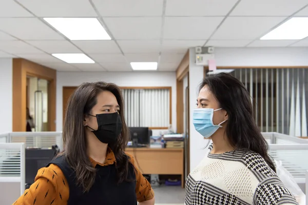 Asiatiske Vakre Kvinner Med Maske Maske Åndedrettsvern Mot Epidemisk Influensa – stockfoto