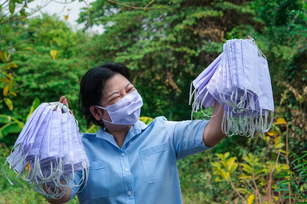 Mujer Bonita Asiática Usando Máscara Máscara Protección Respiratoria Contra Gripe — Foto de Stock