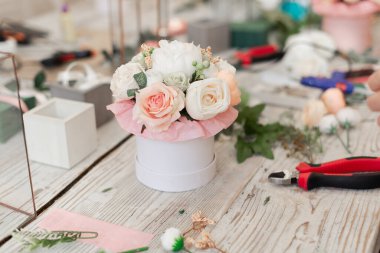 Kutuda suni çiçek yap.