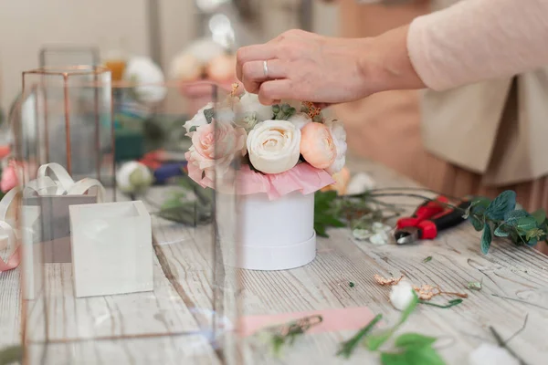 make a bouquet of artificial flowers