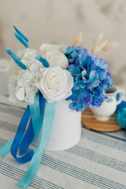 Mavi ortanca. Yapay çiçekler. Dekoratif çiçekler. Ev için dekor. 