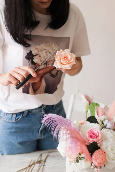 Diy yapay bir çiçektir. Yapay çiçek yapıyorum. Dekoratif çiçekler. Yapay çiçek üretimi. 