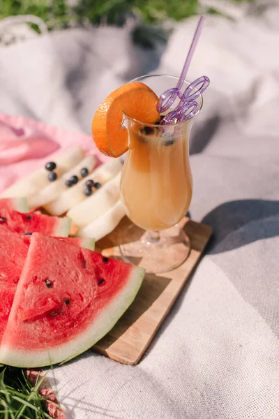 Piquenique Com Melancia Piquenique Verão Campo Cocktail Com Morango — Fotografia de Stock