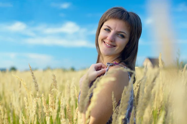 Woman in the grass — Stock Photo, Image