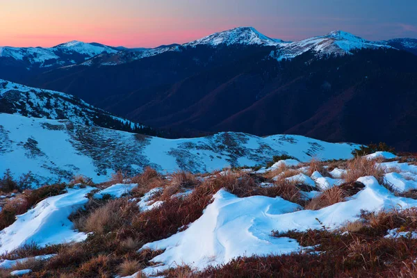 Early spring in the mountains — Stock Photo, Image