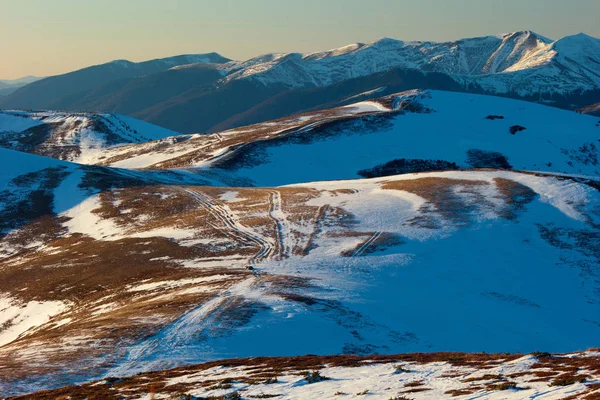 Early spring in the mountains — Stock Photo, Image