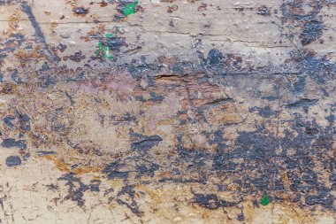 Yapısı ve tozu olan eski ahşap masa.