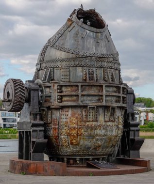 Modern standartlara göre, eski bir eritme fırını, Dortmund şehrinde o zamanların tarihsel bir teknoloji abidesi olarak yer almaktadır.