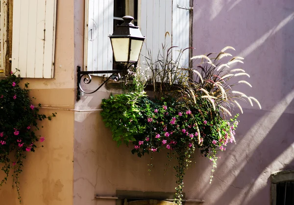 Sunny day on the street of old center, Strasbourg — Stock Photo, Image