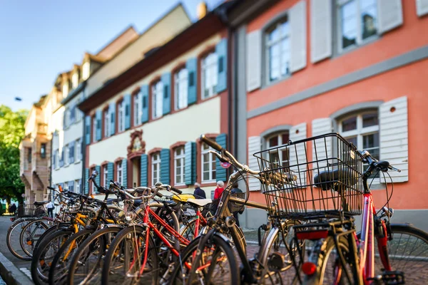 Parkering av cyklar på gatan, Tyskland — Stockfoto