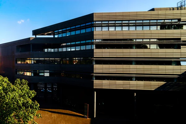 Ny business center modern byggnad i centrala Strasbourg — Stockfoto