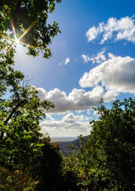 Görkemli genel bakış güzel vadiye tepesinden Merhaba