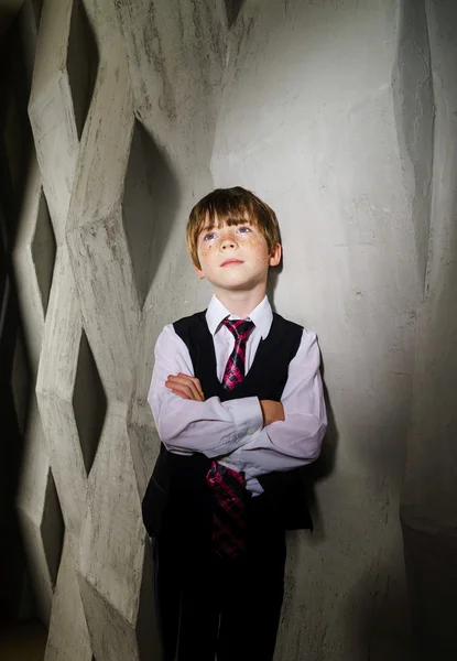 Kızıl çilli çocuk, çocukluk kavramı duygusal portre — Stok fotoğraf