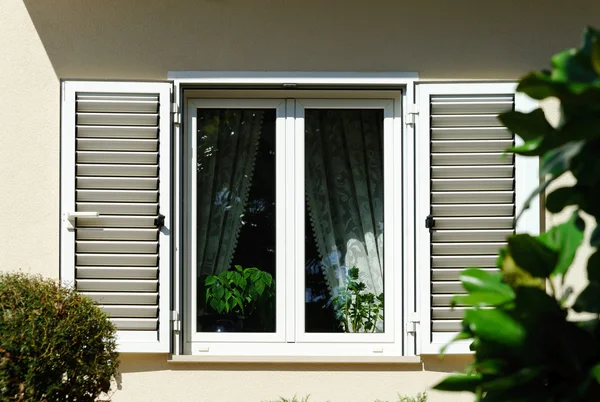 Window with shutters closeup view, sunny day on sea resort — Stock Photo, Image