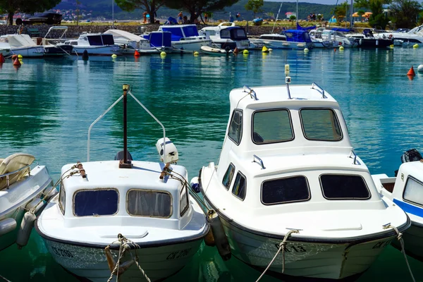 Πλοία και θαλαμηγούς στην Αδριατική θάλασσα, Κροατία — Φωτογραφία Αρχείου