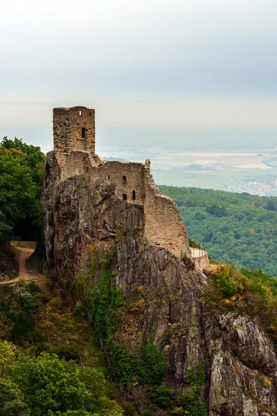 Majestic medieval castle Girsberg ruins on the top of the hill — Stock Photo, Image