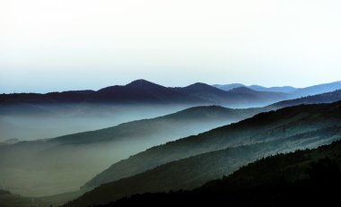 Sis ile tepenin üst yataydan güzel Dağları
