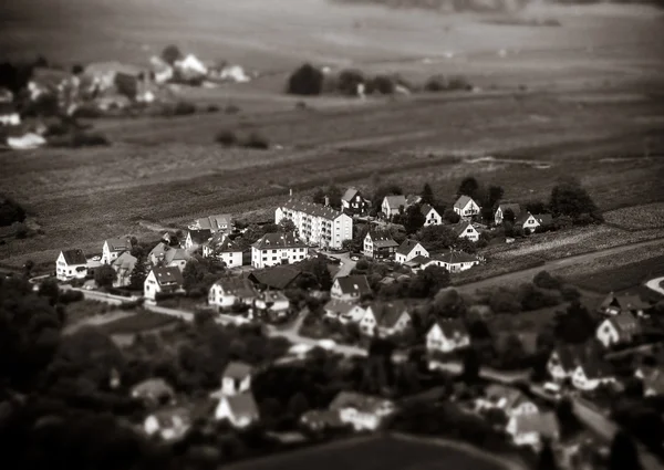 Dro から村リボーヴィレに位置する空中パノラマ チルトシフト ビュー — ストック写真