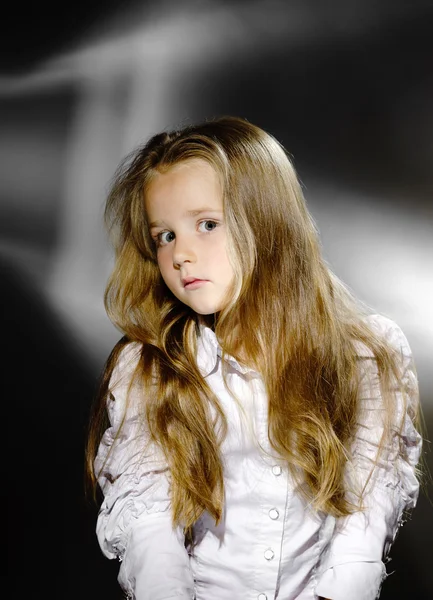 Expressive preschooler girl portrait in harcourt vintage style — Stockfoto