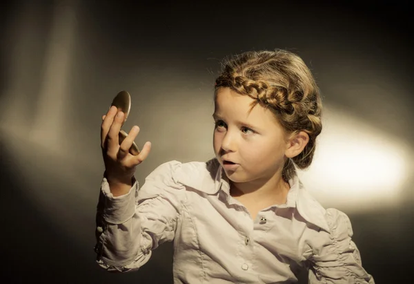 Expressive preschooler girl portrait in harcourt vintage style — ストック写真