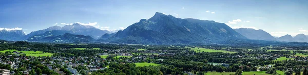 Vista panoramica del paesaggio alpino, estate — Foto Stock