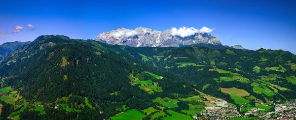 Widok krajobrazu pięknej górskiej w Alpach — Zdjęcie stockowe