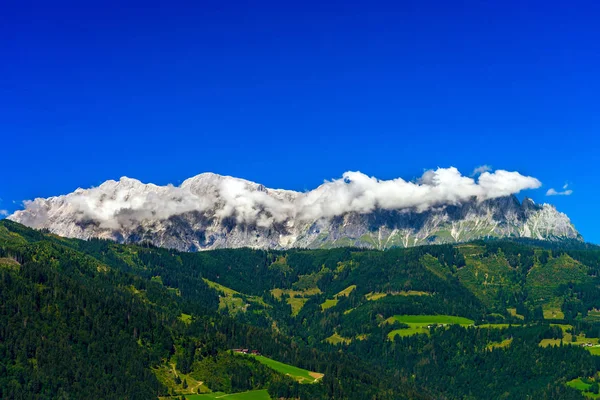 Krásné horské krajiny pohled v Alpách — Stock fotografie