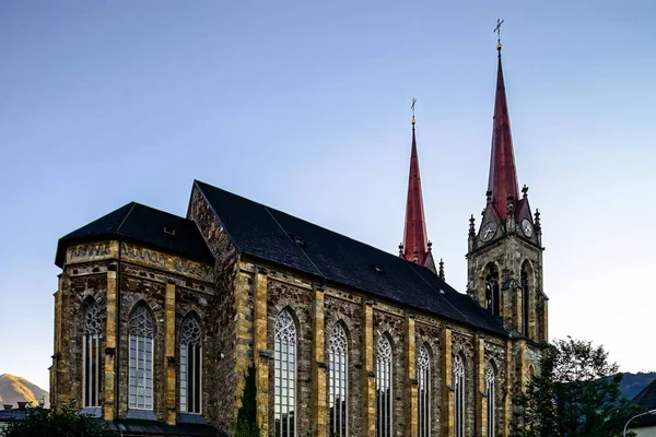 Cathédrale majestueuse d'Alpendorf, Autriche, coucher de soleil — Photo