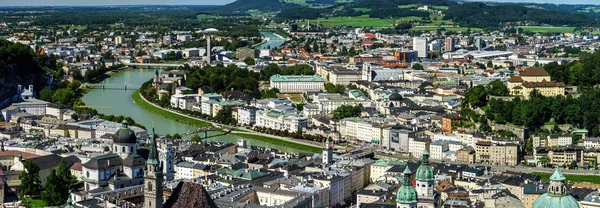 Telhados de Salzburgo, vista aérea, dia de verão — Fotografia de Stock