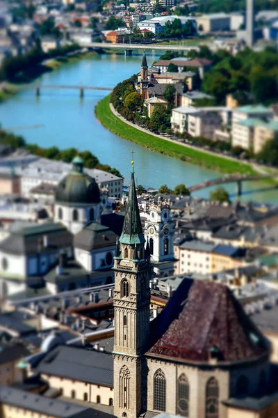 Widok z lotu ptaka Tilt-shift do Salzburga, efekt miniatury — Zdjęcie stockowe