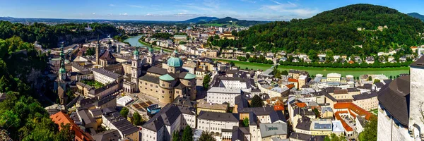 Tetti di Salisburgo, vista aerea, giorno d'estate — Foto Stock