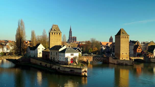 Timelapse vista del barrio de Little France en el centro antiguo de Estrasburgo, Francia — Vídeo de stock