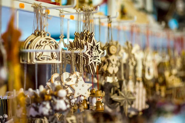 Mercado de Natal tradicional com lembranças artesanais — Fotografia de Stock