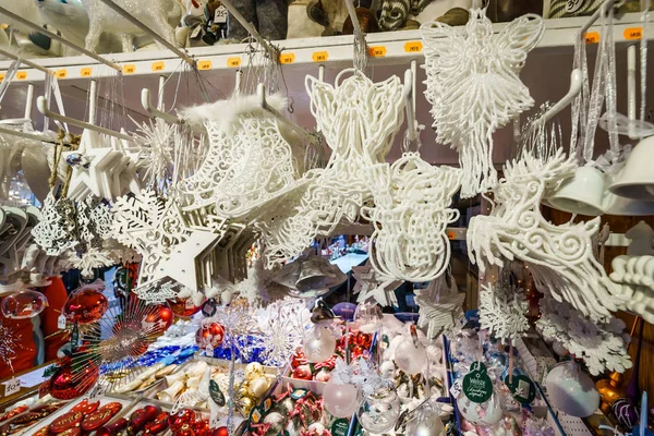 Mercado de Natal tradicional com lembranças artesanais — Fotografia de Stock