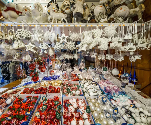 Mercado de Natal tradicional com lembranças artesanais — Fotografia de Stock