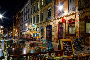 Redaksiyon: 19 Kasım 2016: Strazburg, Fransa. Gece sokak 