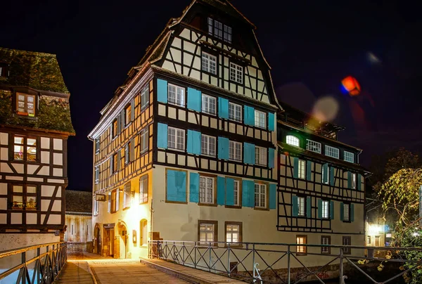 Старий центр Страсбурга ніч перегляду вулиць — стокове фото