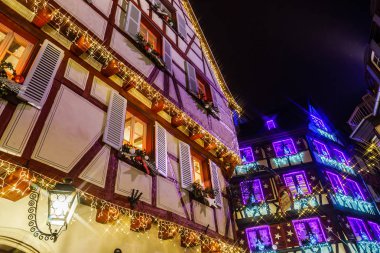 Harika, Colmar, Alsace, Fransa için Noel vurgulama. Viyadükler