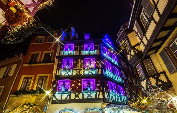 Prachtige Kerstmis markeren in Colmar, Elzas, Frankrijk. Stre — Stockfoto