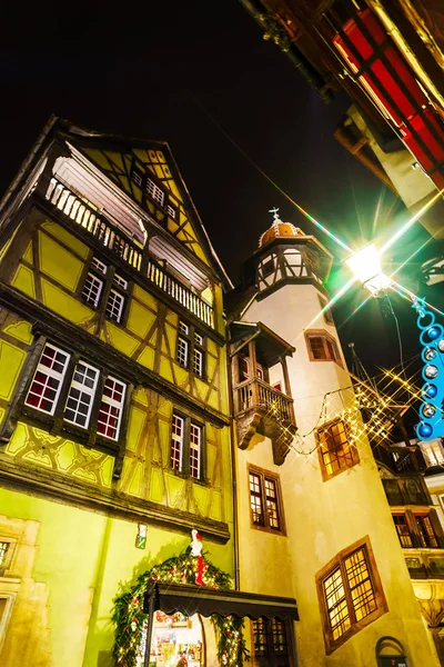 Prachtige Kerstmis markeren in Colmar, Elzas, Frankrijk. Stre — Stockfoto