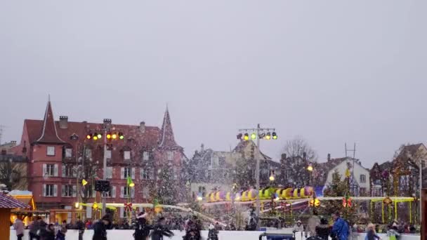 Colmar, Frankrijk. Schaatsbaan. — Stockvideo