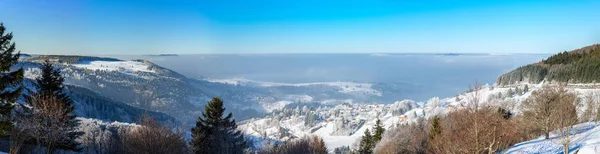 Vista panorámica de las montañas aéreas de invierno. Pintoresco y magnífico —  Fotos de Stock