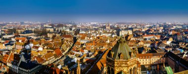 Kuleden Strasbourg şehir havadan görünümü