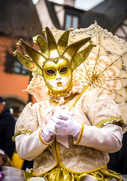 İçerik, 4 Şubat 2017: Rosheim, Fransa: Venedik karnaval maskesi — Stok fotoğraf