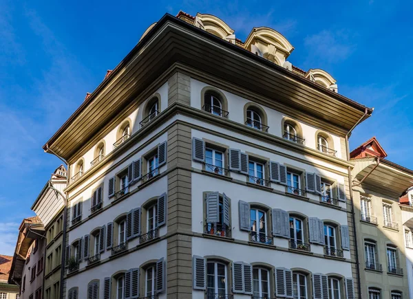 Klassiska staden arkitekturen av Schweiz street view — Stockfoto